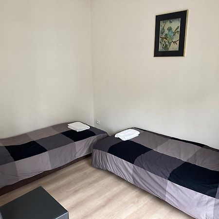 בריסל 3 Bedroom Apartment In City Center With Balcony View מראה חיצוני תמונה