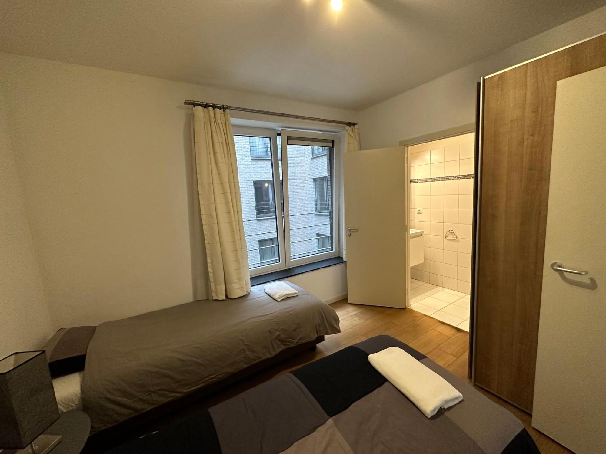 בריסל 3 Bedroom Apartment In City Center With Balcony View מראה חיצוני תמונה